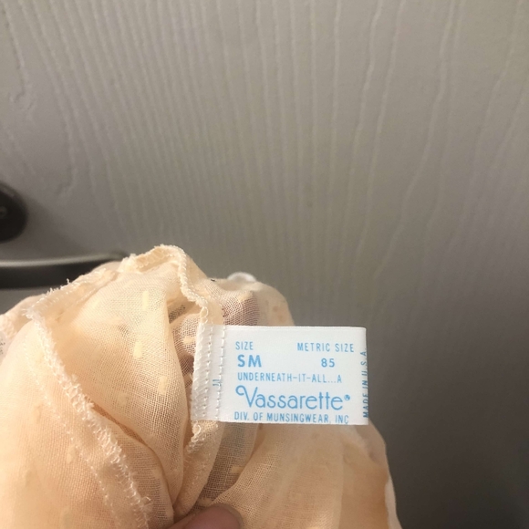 Deadstock Vintage 1970s Buttoned Lace Puff Sleeve Duster - Picture 9 of 9